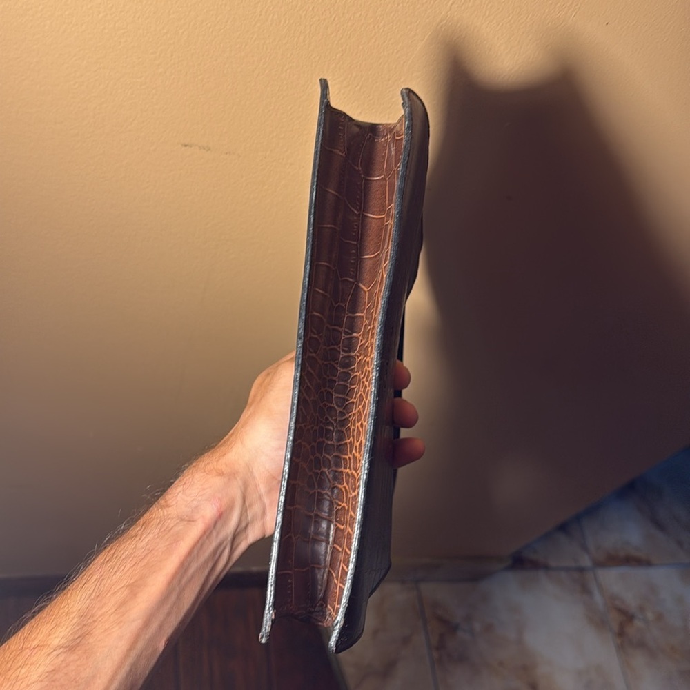 Brown G By Guess Alligator Leather Purse - Picture 7 of 8